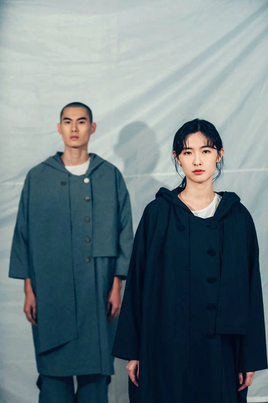 錯視 不對稱長版風衣 (黑/灰) Organic Cotton & Recycle