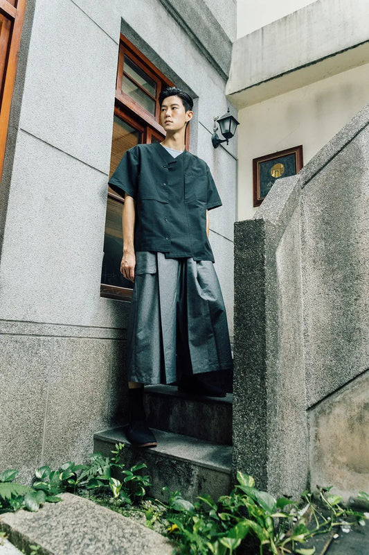 制 不對稱短袖襯衫(黑/灰) Organic Cotton & Recycle