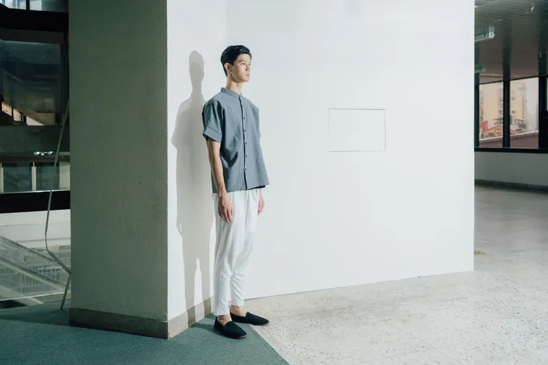Hollow collar, slanted placket, short-sleeved shirt (black/grey) Organic Cotton & Recycle