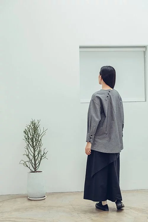 Fold-front long-sleeved top (black/grey) Organic Cotton & Recycle