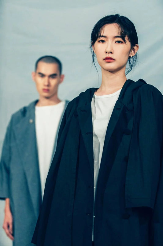 錯視 不對稱長版風衣 (黑/灰) Organic Cotton & Recycle