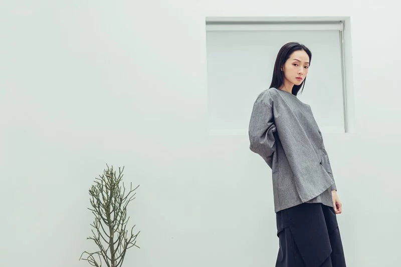 Fold-front long-sleeved top (black/grey) Organic Cotton & Recycle