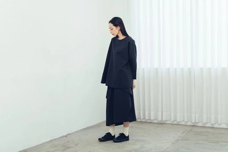 Fold-front long-sleeved top (black/grey) Organic Cotton & Recycle