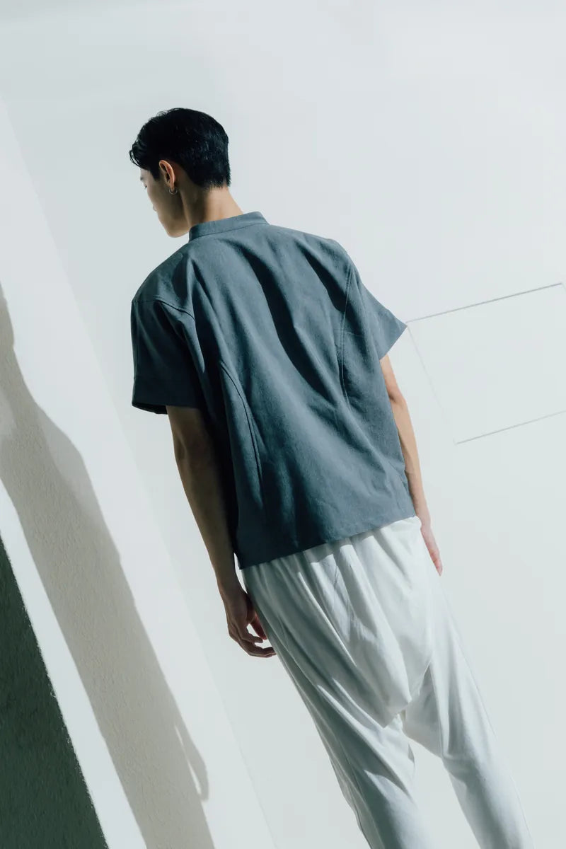 Hollow collar, slanted placket, short-sleeved shirt (black/grey) Organic Cotton & Recycle