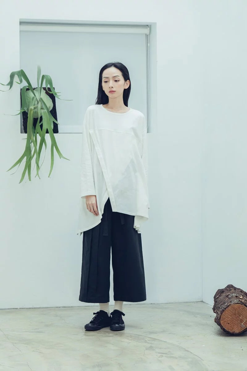 Pleated high-waisted trousers with one-sided pleat and tie-up detail (black/grey) Organic Cotton & Recycle